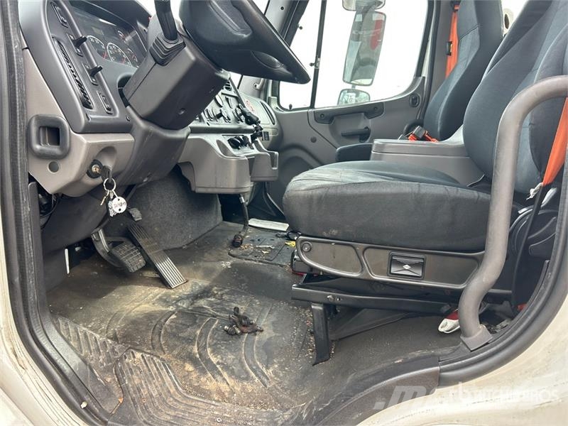 Freightliner M2 106 Cabins and interior