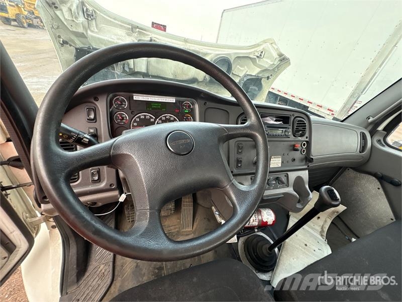 Freightliner M2 106 Kabine i unutrašnjost