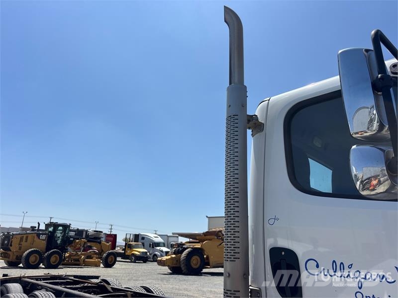 Freightliner M2 106 Cabinas