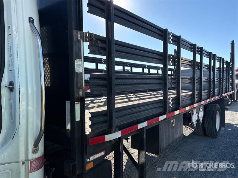 Freightliner M2 106 Kamioni sa otvorenim sandukom