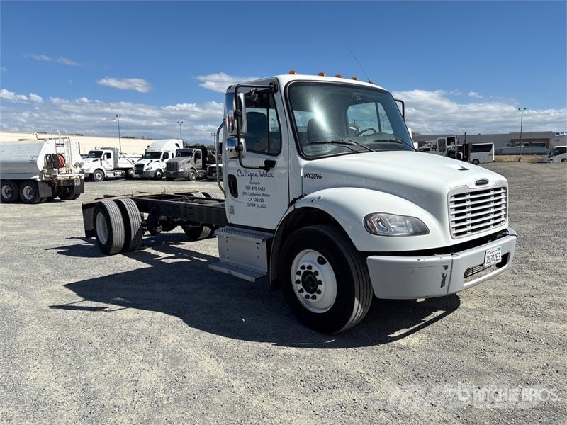 Freightliner M2 106 キャビン及び内装