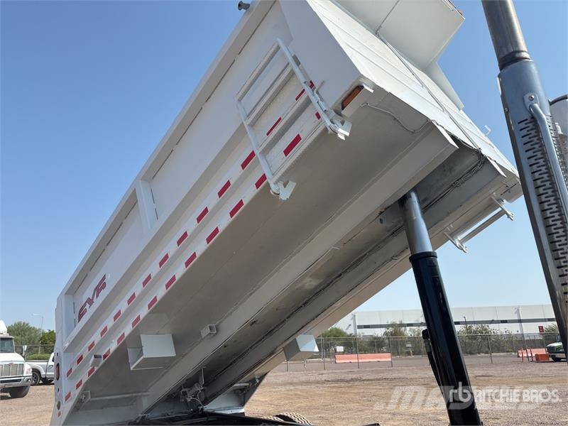 Freightliner M2 106 Kiper tovornjaki