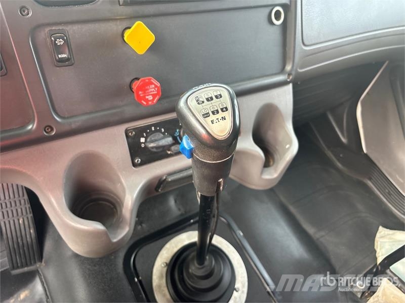 Freightliner M2 106 شاحنات قلابة