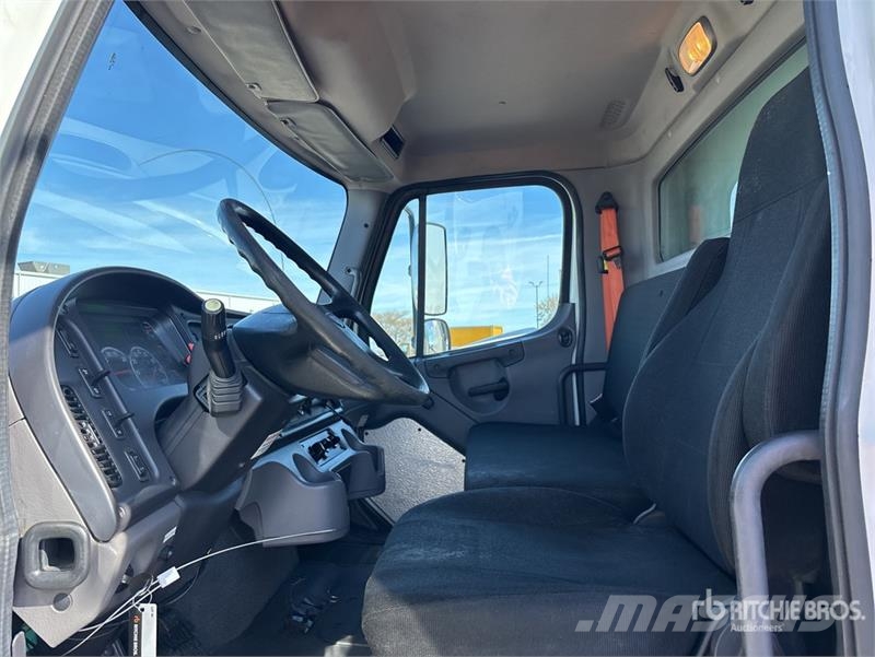 Freightliner M2 106 Isotermos y frigoríficos
