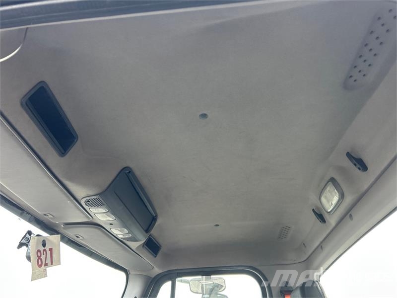 Freightliner M2 106 Cabins and interior