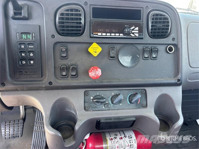 Freightliner M2 106 Cabinas