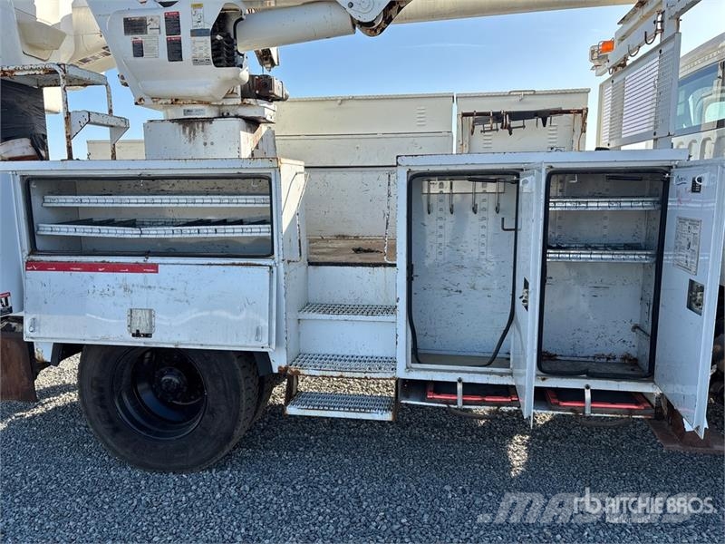 Freightliner M2 106 Nostolava-autot