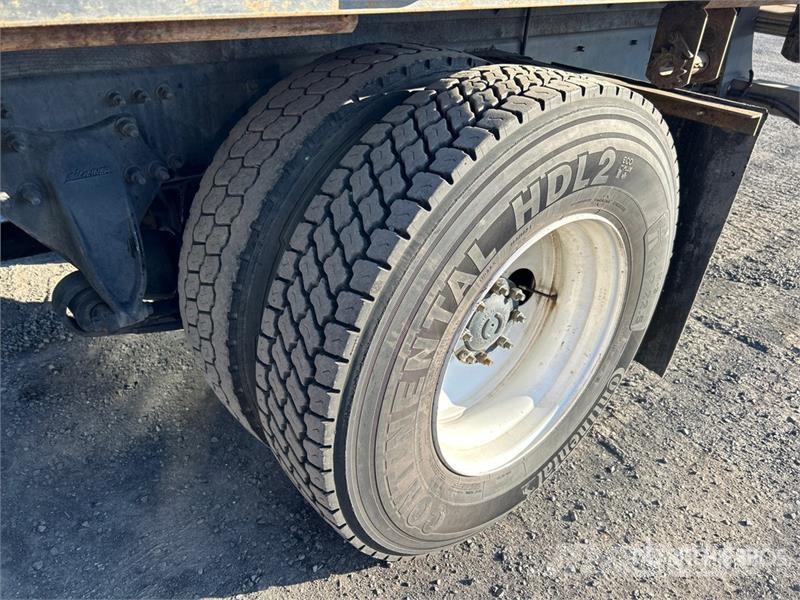 Freightliner M2 106 Camiones de cama baja