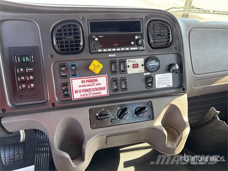 Freightliner M2 106 Εναέριες πλατφόρμες τοποθετημένες σε φορτηγό