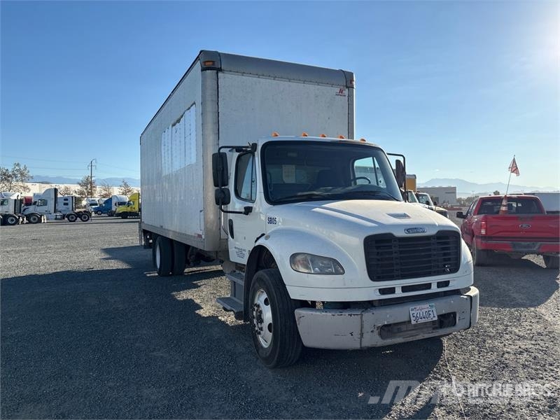 Freightliner M2 106 شاحنات ذات هيكل صندوقي