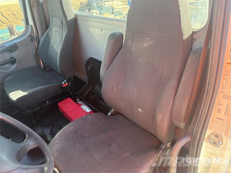 Freightliner M2 106 Cabinas