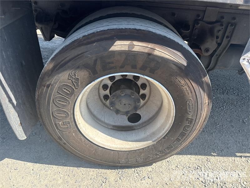 Freightliner M2 106 Camiones plataforma