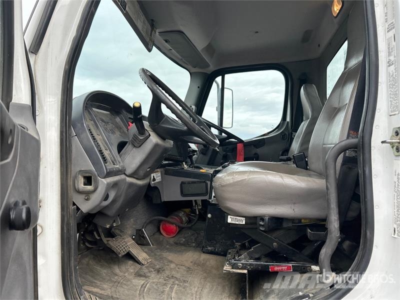 Freightliner M2 106 Camion balayeur