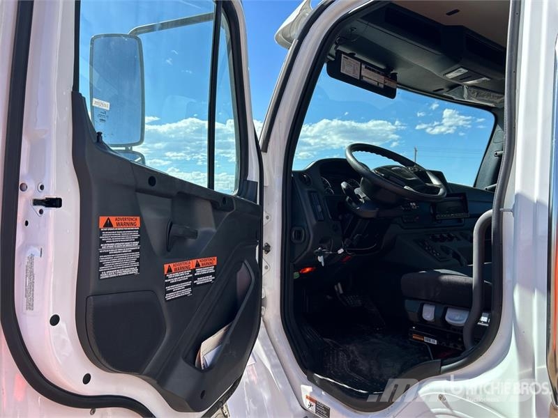 Freightliner M2 106 Мусоровозы