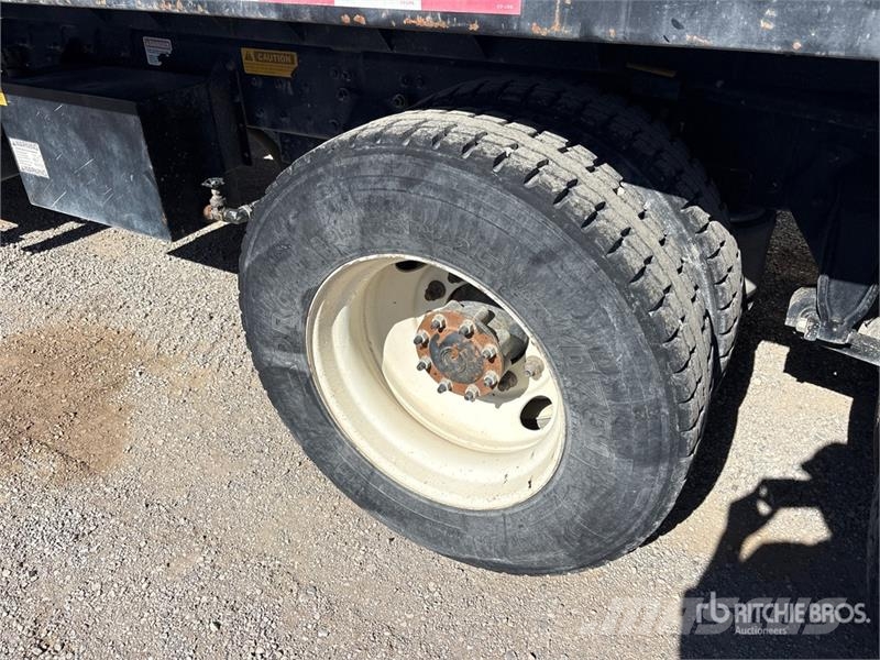 Freightliner M2 106 شاحنات قلابة