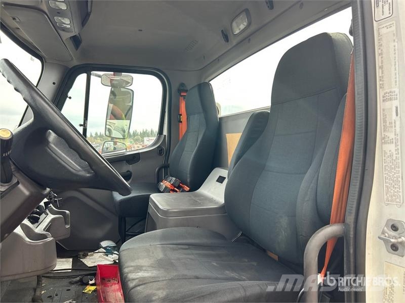 Freightliner M2 106 Cabins and interior