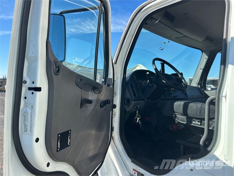 Freightliner M2 106 Camiões caixa temperatura controlada