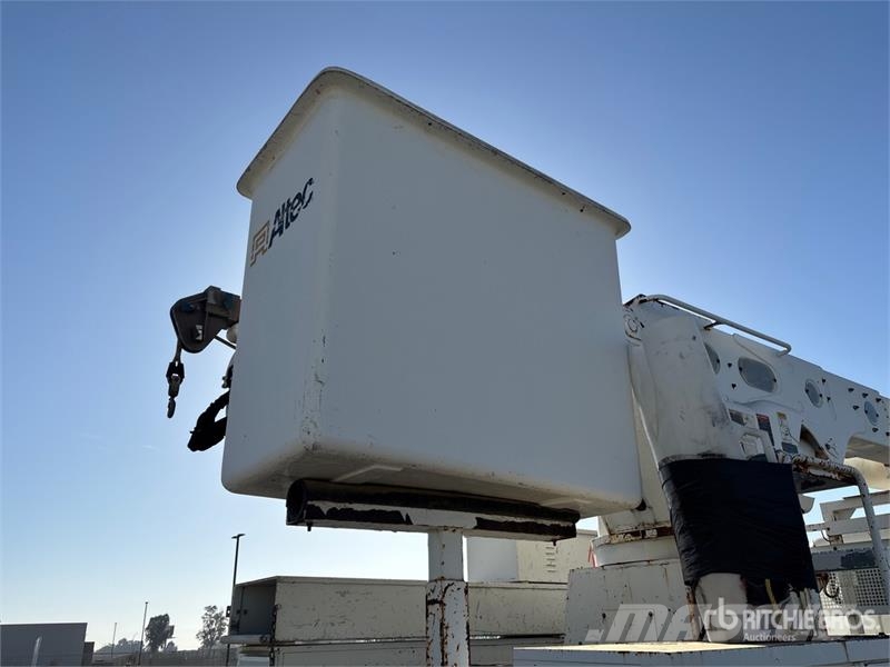 Freightliner M2 106 Nostolava-autot