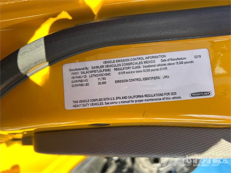 Freightliner M2 106 Camiones de cama baja