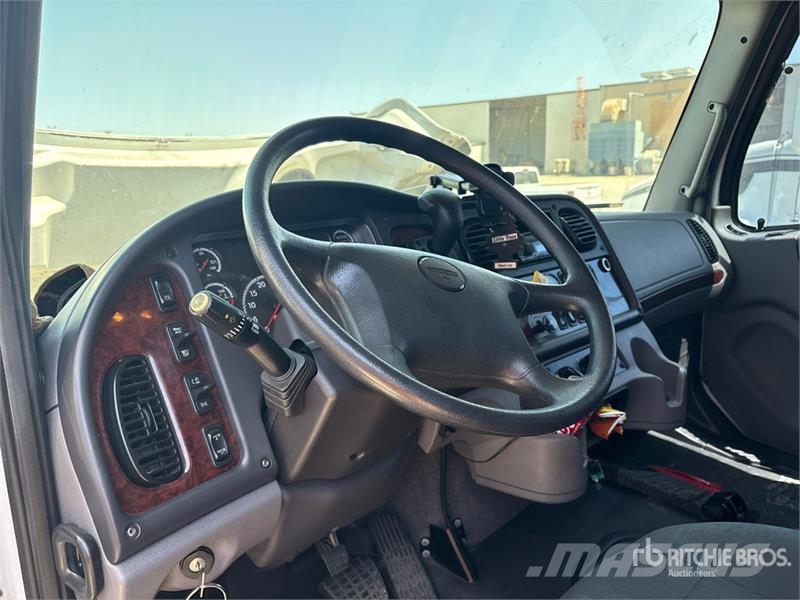 Freightliner M2 106 Bergungsfahrzeuge
