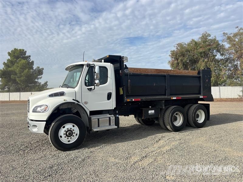 Freightliner M2 106 شاحنات قلابة