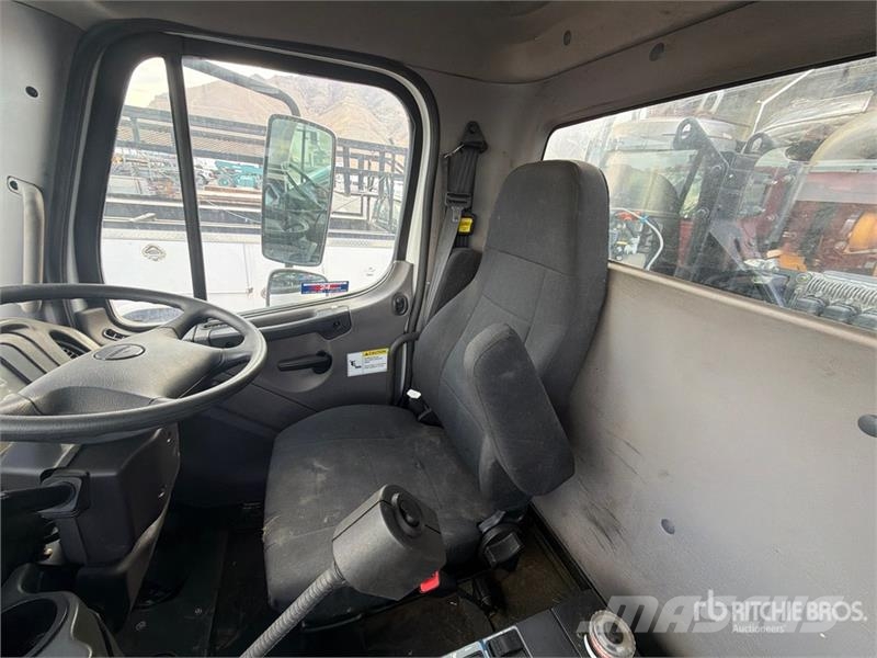 Freightliner M2 106 Камиони за почистване