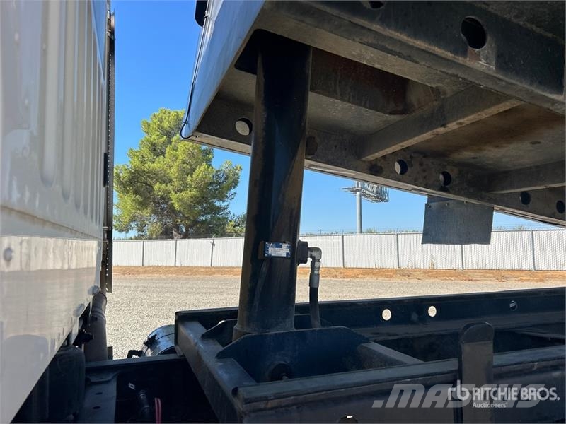 Freightliner M2 106 شاحنات قلابة