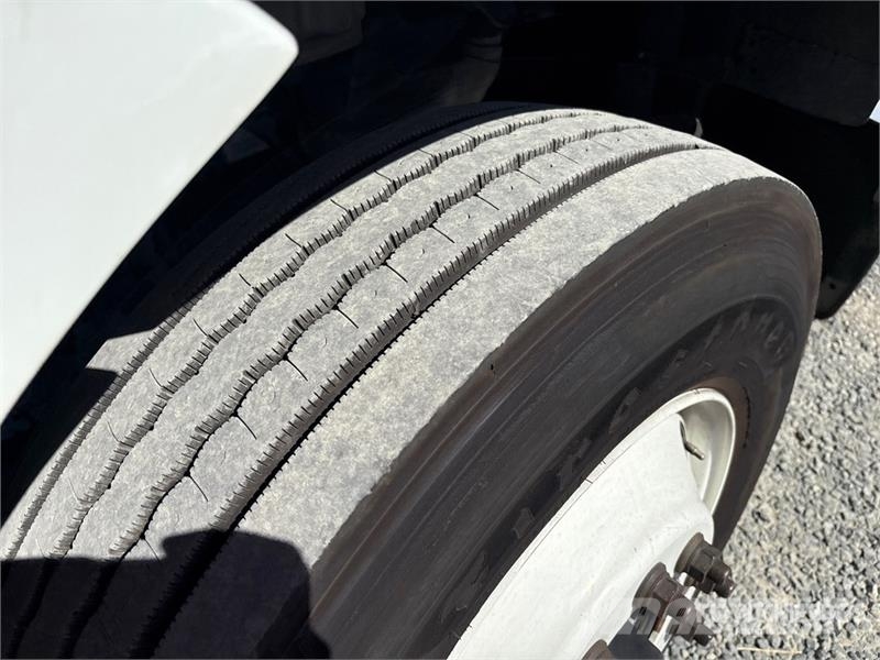 Freightliner M2 106 キャビン及び内装