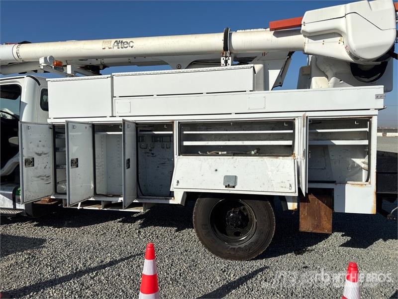 Freightliner M2 106 Nostolava-autot
