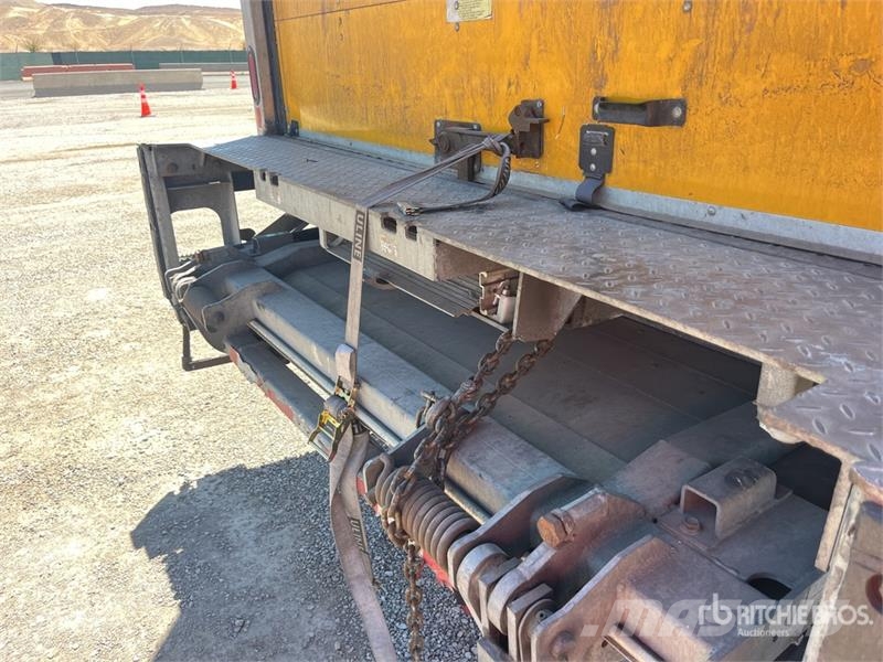 Freightliner M2 106 Camion Fourgon