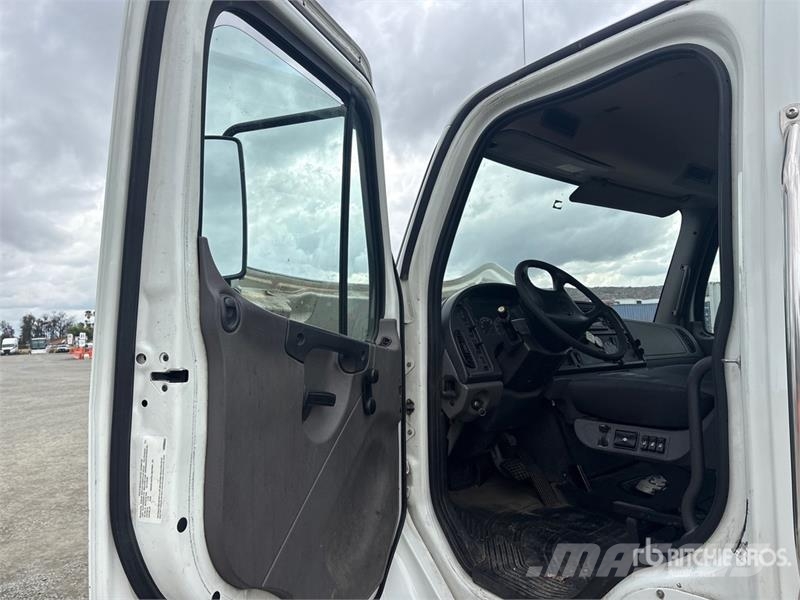 Freightliner M2 106 Cabins and interior