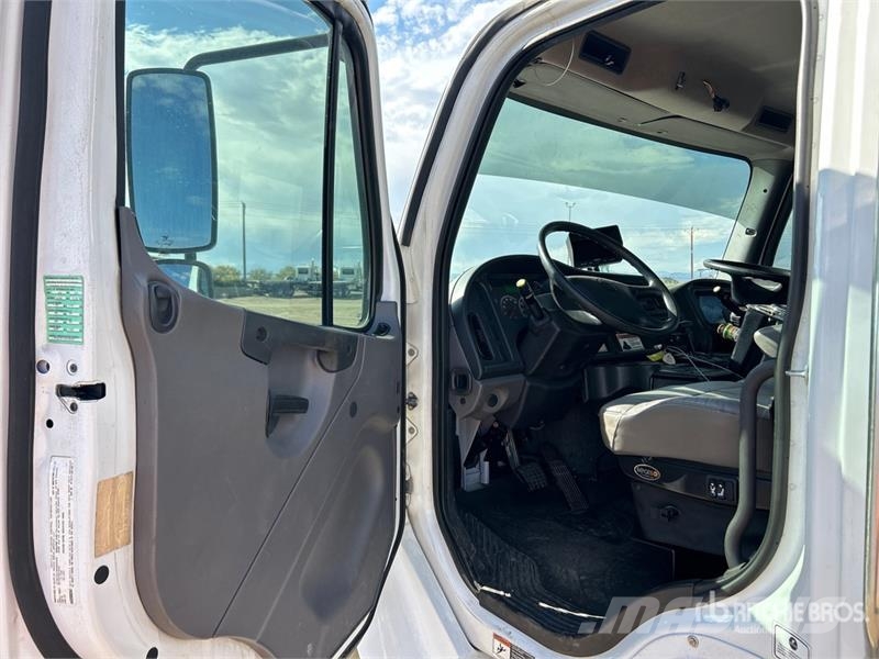 Freightliner M2 106 Pometalni stroji
