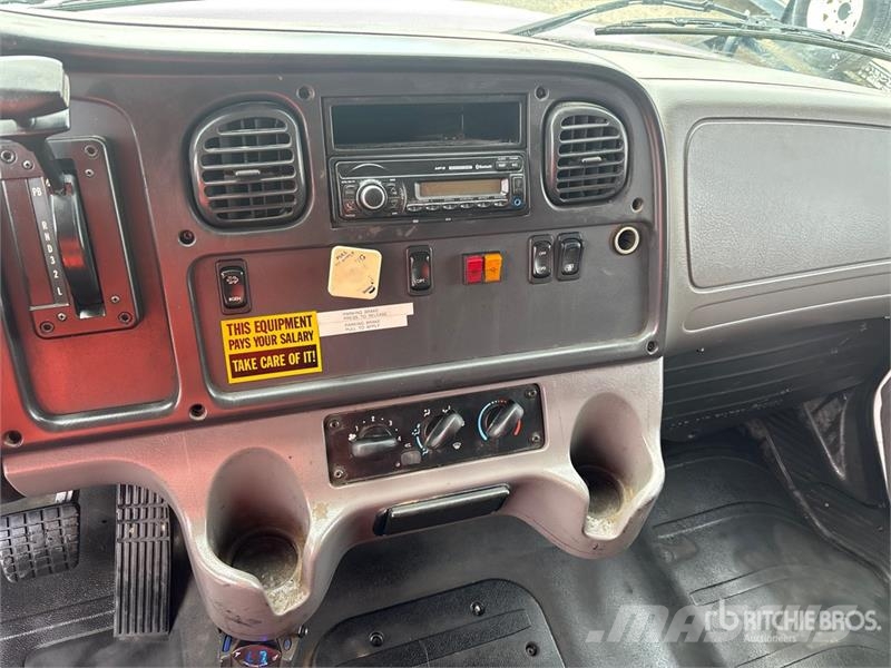 Freightliner M2 106 شاحنات قلابة