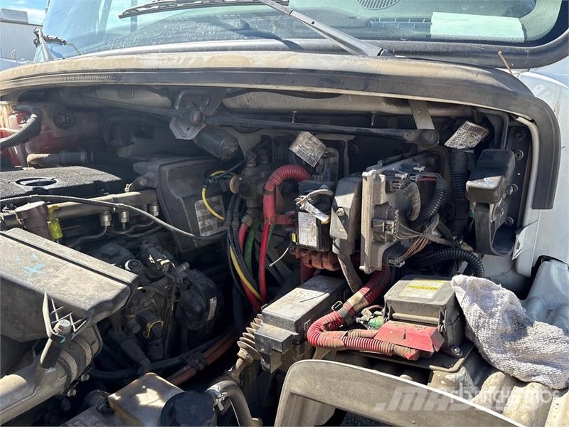 Freightliner M2 106 キャビン及び内装