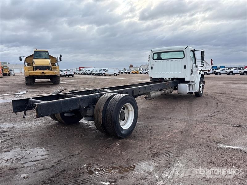 Freightliner M2 106 Kabine i unutrašnjost