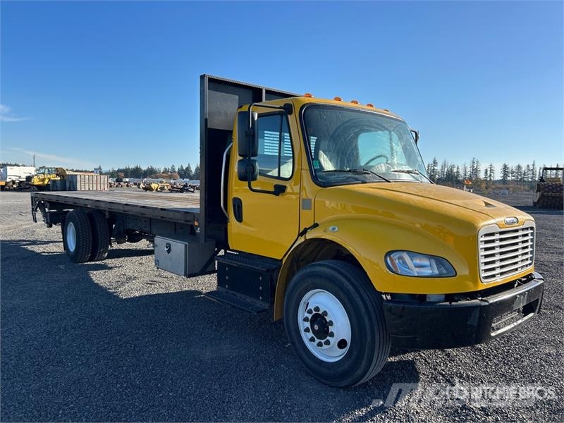 Freightliner M2 106 Camiones de cama baja