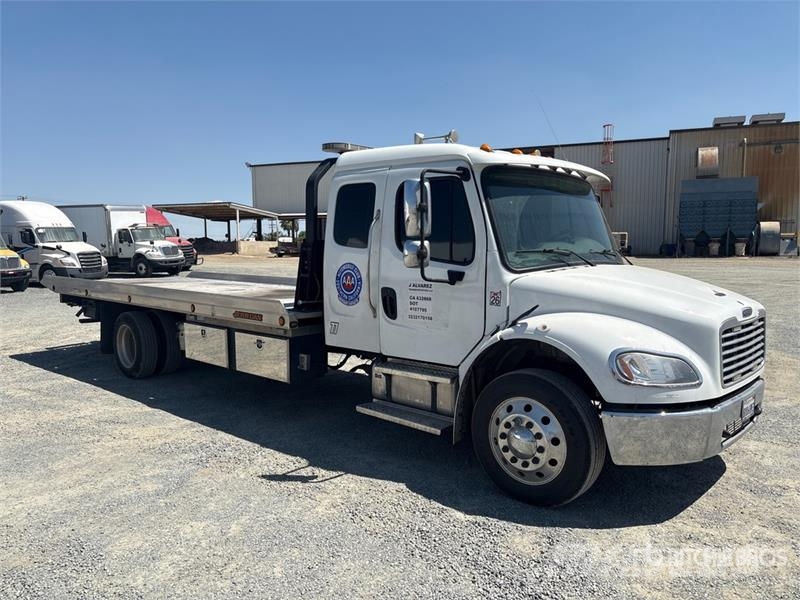 Freightliner M2 106 Recovery vehicles