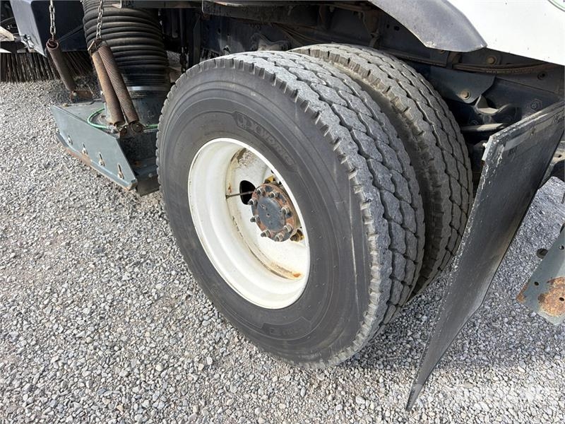 Freightliner M2 106 Камиони за почистване