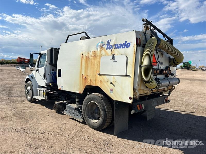 Freightliner M2 106 Pometalni stroji