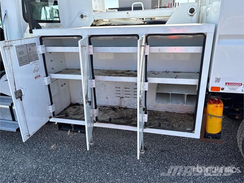 Freightliner M2 106 Εναέριες πλατφόρμες τοποθετημένες σε φορτηγό