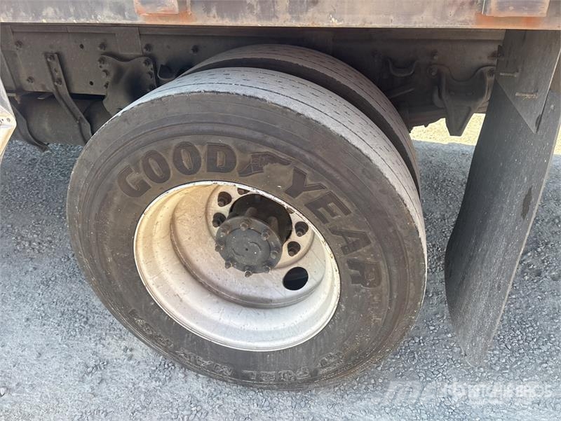 Freightliner M2 106 Camiones plataforma