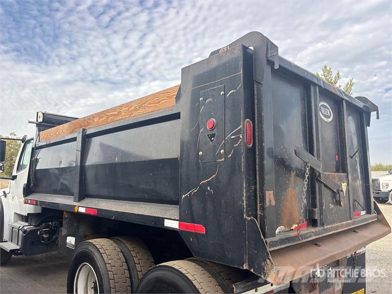 Freightliner M2 106 شاحنات قلابة