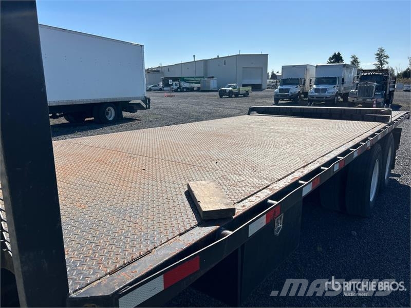 Freightliner M2 106 Tovornjaki s kesonom/platojem