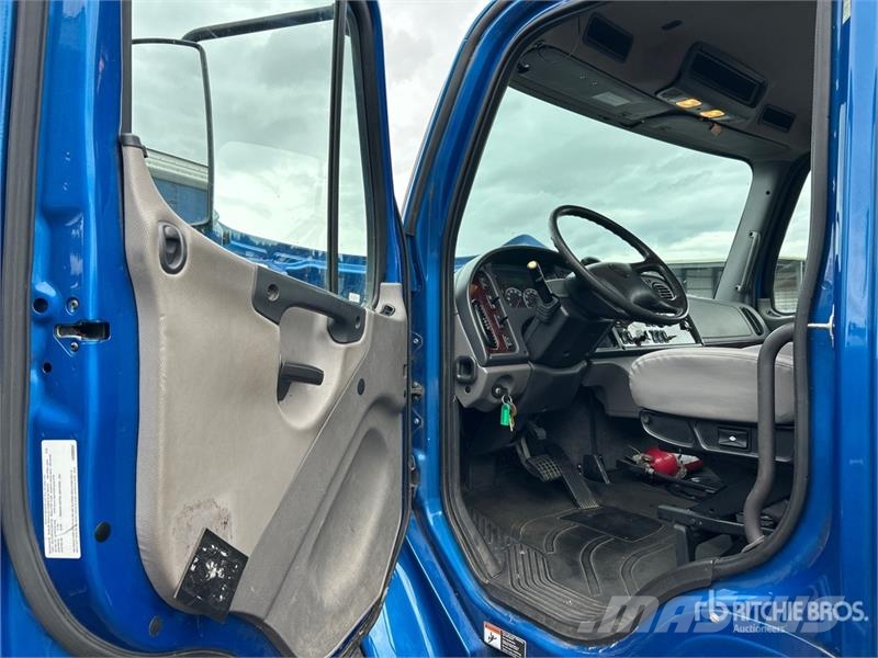 Freightliner M2 106 Kabíny a interiér