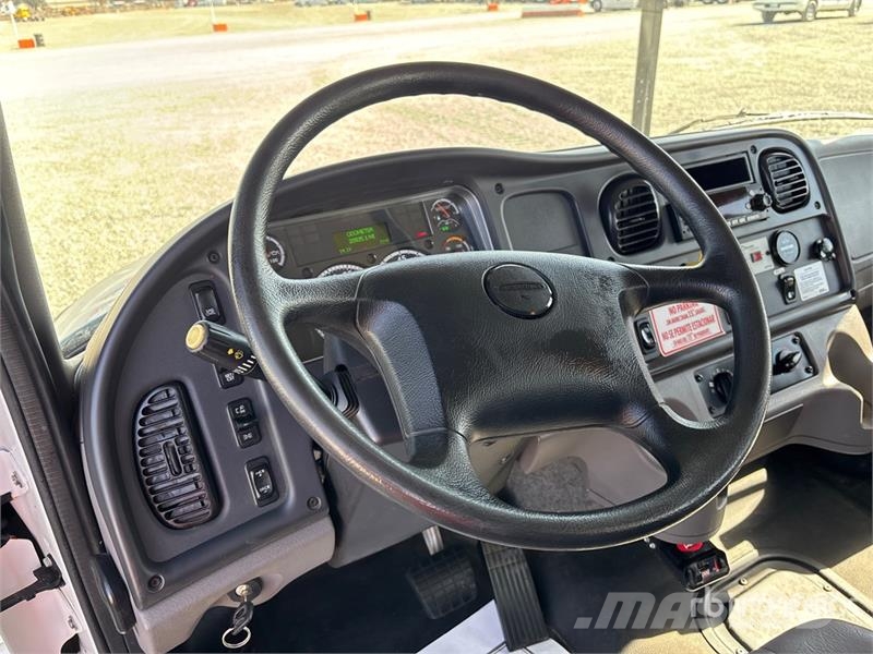 Freightliner M2 106 Εναέριες πλατφόρμες τοποθετημένες σε φορτηγό