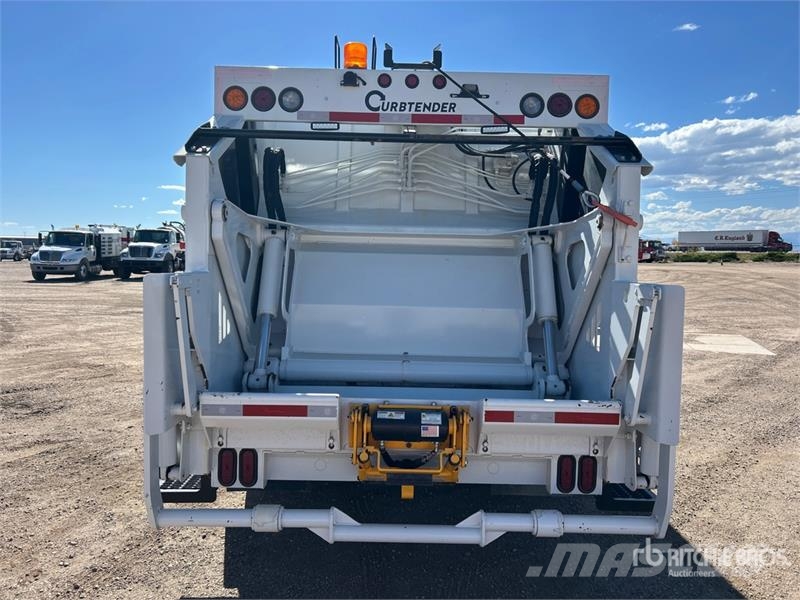 Freightliner M2 106 Мусоровозы