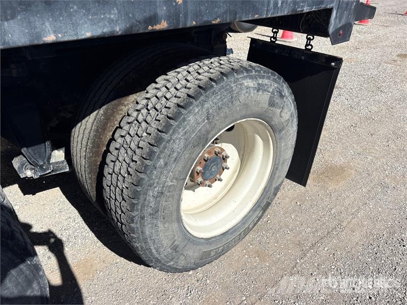 Freightliner M2 106 شاحنات قلابة