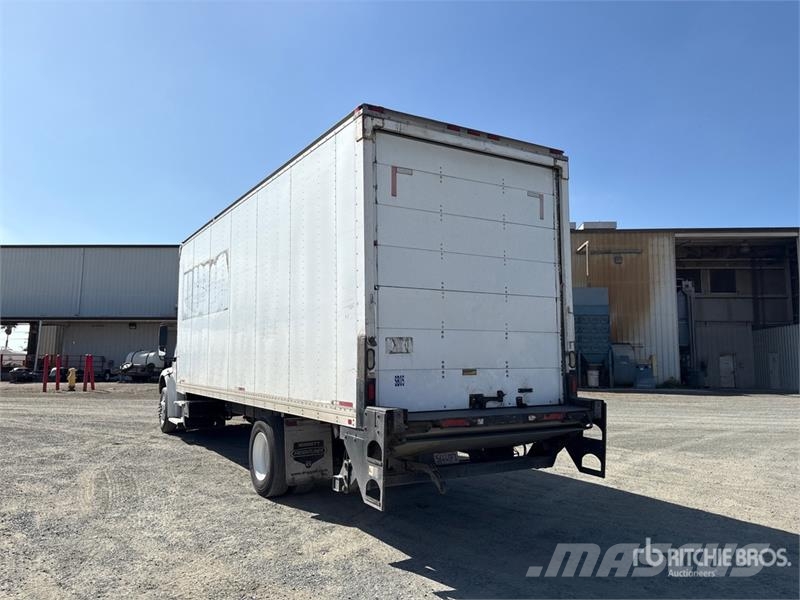 Freightliner M2 106 Furgons