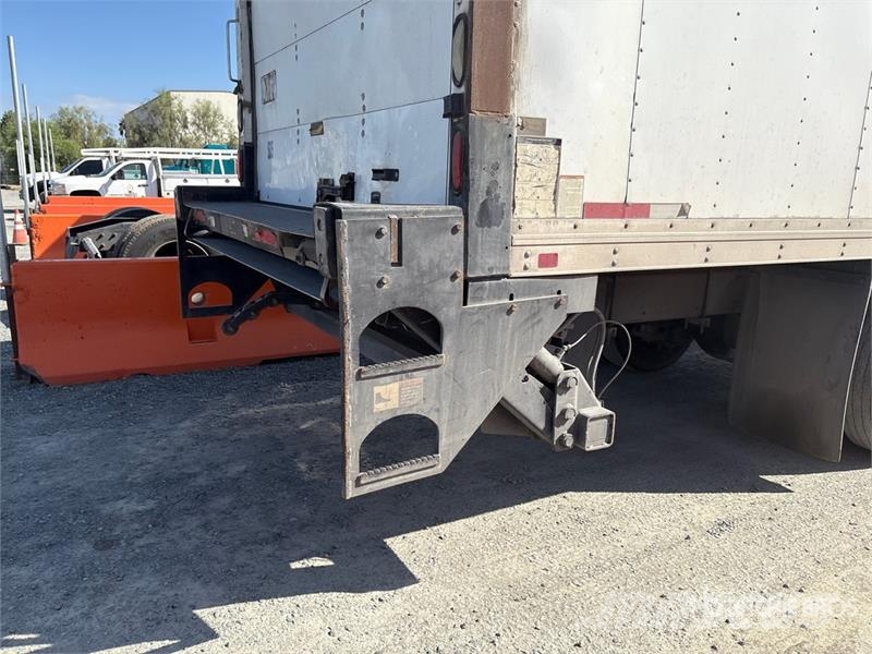 Freightliner M2 106 Furgons