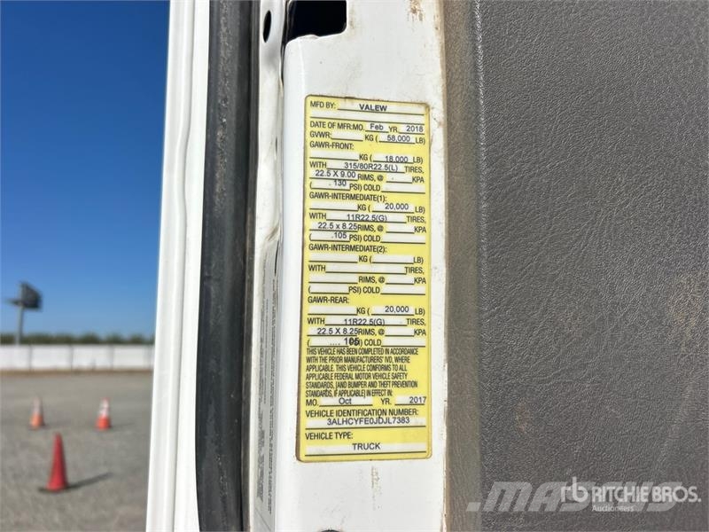 Freightliner M2 106 شاحنات قلابة